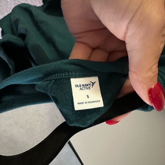 Old Navy Active twist back top - Picture 2 of 3